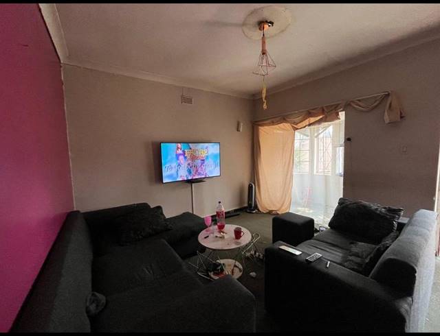 5 BEDROOM HOUSE FOR SALE IN BEZUIDENHOUT VALLEY